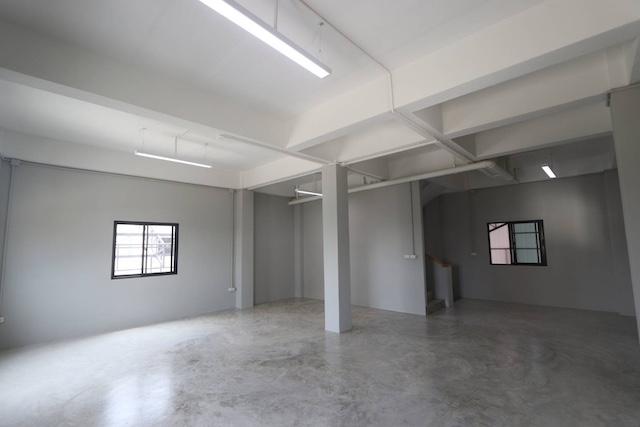 ให้เช่าโกดัง 708 ตรม. พร้อมที่พักอาศัย ย่านบางใหญ่ ครบทุกฟังก์ชัน ( 2 ยูนิตพร้อมเข้าอยู่ )