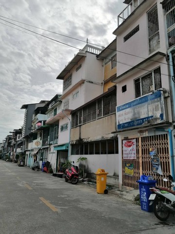 ขายตึกแถว 4 ชั้น หมู่บ้านเพชรไผ่เงิน ทำเลค้าขาย ซอยสาธุฯ 20 ใกล้พระราม 3