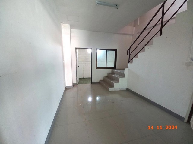 ขายอาคารพาณิชย์ 3 ชั้น ถ.อีสเทิร์นซีบอร์ด ต.บ่อวิน อ.ศรีราชา จ.ชลบุรี