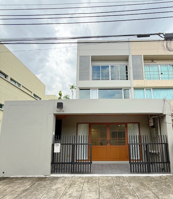 BH3631 ให้เช่าทาวน์โฮม 3 ชั้น Noble Cube พัฒนาการ | บ้านมุม ตกแต่งใหม่ พร้อมเฟอร์ครบ ใกล้ทองหล่อ เดินทางสะดวก