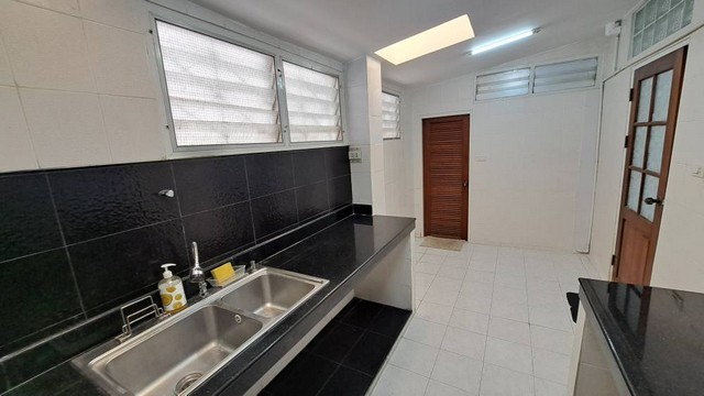 ให้เช่าทาวโฮม เล่นระดับ3 ชั้น ใกล้ทองหล่อ และBTSเอกมัย 2.5km. ซอย สุขุมวิท63เอกมัย 22