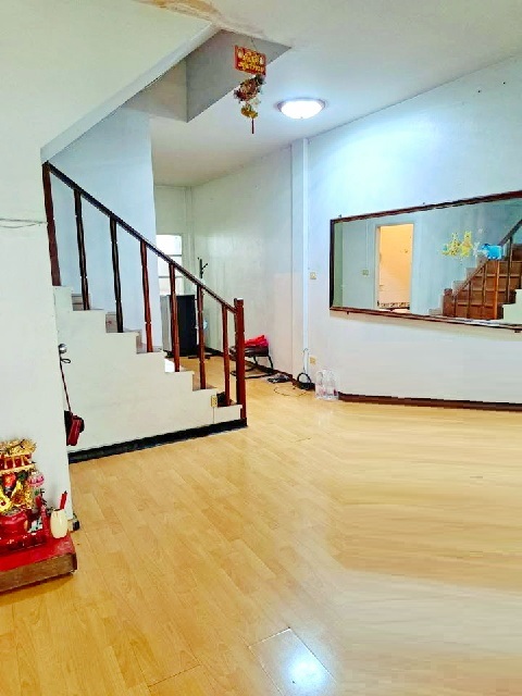 เซ็นทรัล MRT ลาดพร้าว83 1.9 กม. อีสต์วิลล์ 600ม.ให้เช่าทาวน์โฮม 3 ชั้น 18 ตร.วา.220ตร.ม.4นอน 18ตร.วา.รร.นานาชาตินีวา 1.3 กม. พร้อมเฟอร์