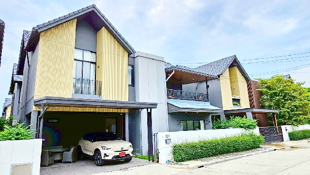 คฤหาสน์ โนเบิล 2ชั้น  บ้านเดี่ยว วัชรพล เพิ่มสิน 500ม. ทางด่วนเอกมัย  3นอน BTSรพ.ภูมิพลอดุลยเดช 2กม. 54 ตร.วา. พร้อมเฟอร์  6 แอร์