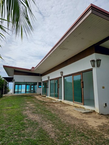 ขายบ้านพักตากอากาศริมทะเล หาดบางชอง ปึกเตียน เพชรบุรี บ้านติดทะเล พร้อมหาดส่วนตัว บรรยากาศสงบ