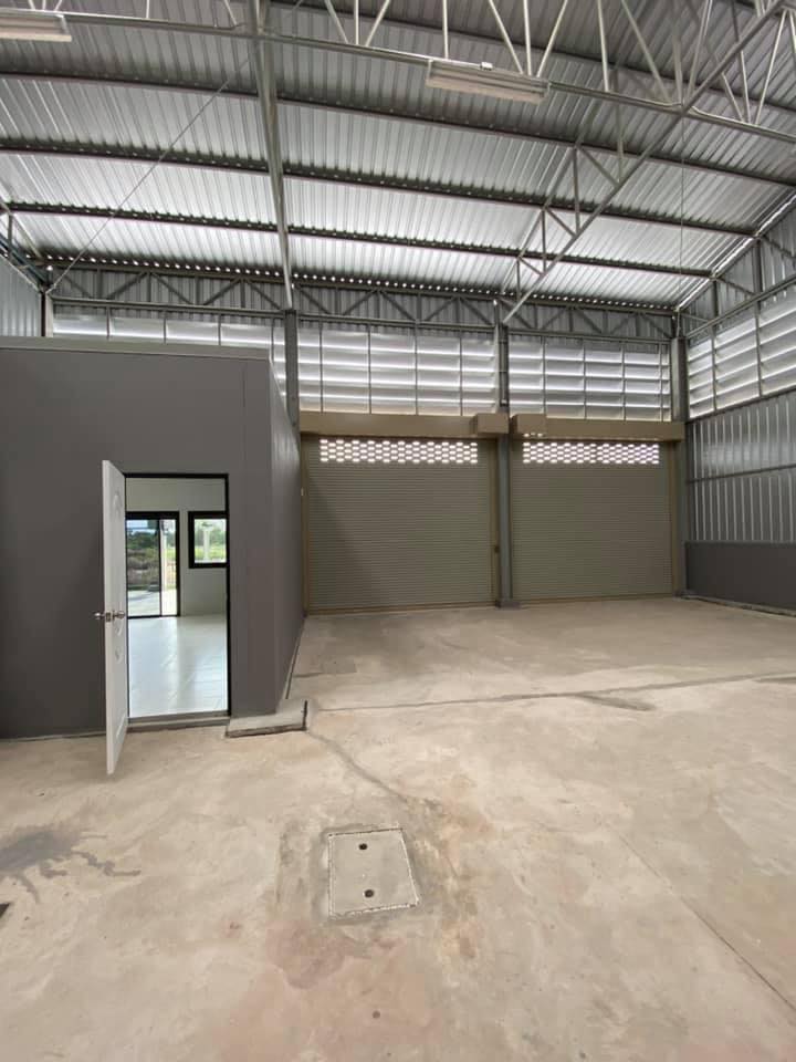 โกดัง พระสมุทรเจดีย์  จังหวัดสมุทรปราการ ห่างจากเซนทรัลพระรามสอง 15KM - พื้นที่ 200 ตารางเมตร  - หน้ากว้าง 4.5 เมตร ลึก 15 เมตร