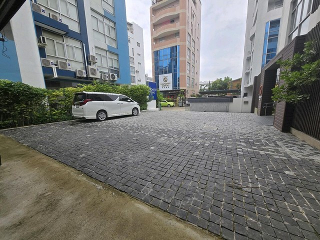 รหัสC6829 ให้เช่าอาคารสำนักงาน 8ชั้น มีลิฟท์ ย่านถนนศรีนคริทร์ สุขุมวิท101/1 ที่จอดรถหลายคัน