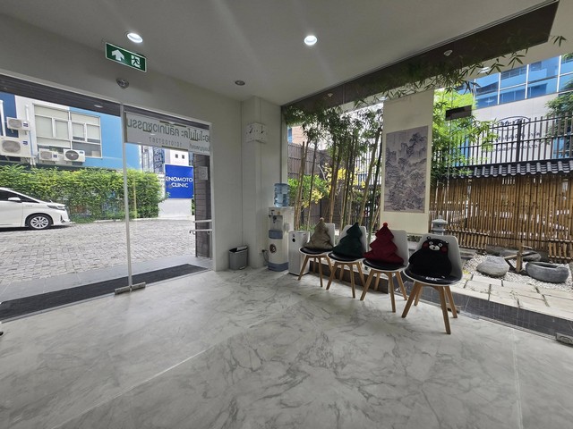 ให้เช่าสำนักงาน 8 ชั้น 1,000 ตารางเมตร มีลิฟท์โดยสาร  ศรีนคริทร์ 40 ตรงข้ามซีคอน