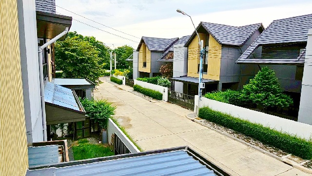 โนเบิล 2ชั้น  52 ตร.วา..3 นอน พร้อมเฟอร์  6 แอร์ รพ.ภูมิพลอดุลยเดช 2กม.วัชรพล เพิ่มสิน 500ม. ทางด่วนเอกมัย BTS เช่าบ้านเดี่ยว 