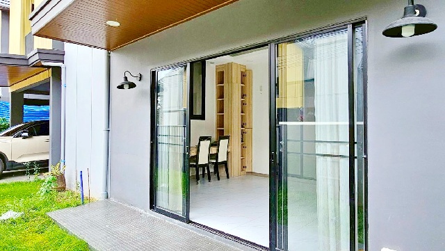 วัชรพล เพิ่มสิน 500ม.คฤหาสน์ โนเบิล 2ชั้น  บ้านเดี่ยว ทางด่วนเอกมัย  3นอน BTSรพ.ภูมิพลอดุลยเดช 2กม. 54 ตร.วา. พร้อมเฟอร์  6 แอร์