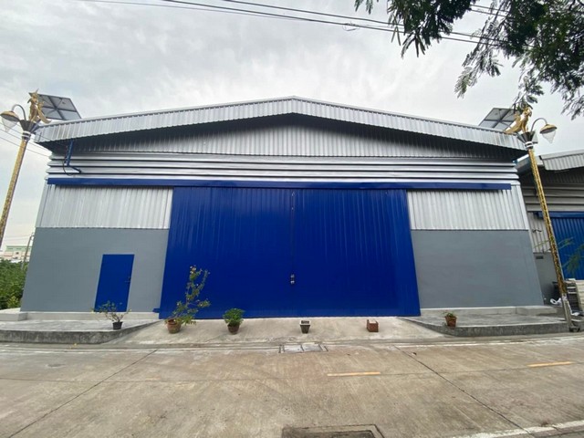  ให้เช่าโกดัง 400 ตรม. มี2 โกดังให้เลือก  แยกราชา 14 ลาดกระบัง 14 รถ 10 ล้อเข้าได้