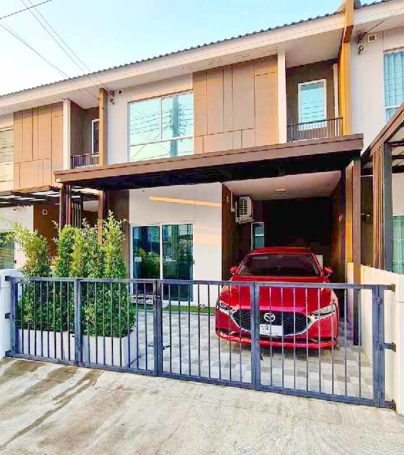 รพ.นวมินทร์ 1.5 กม รามอินทรา MRT ตลาดมีนบุรี 1.3กม.ให้เช่า​ทาวน์โฮมหรู 2 ชั้น 19ตร.วา.​149ตร.ม.3นอน 2น้ำ พร้อมเฟอร์  