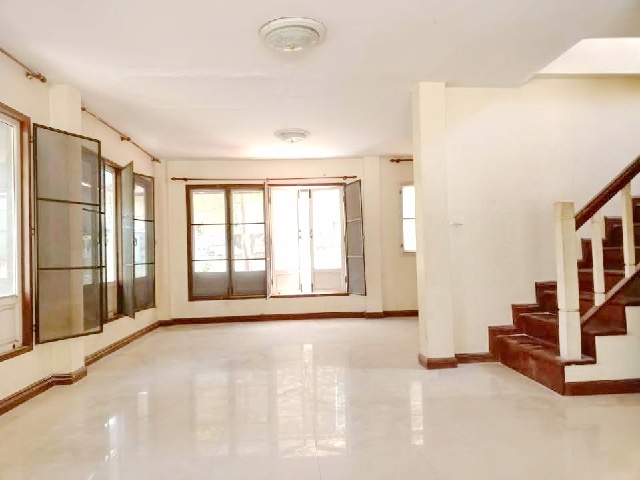 ตลาด บางพลีซิตี้ 2กม. ให้เช่าบ้านเดี่ยว 2ชั้น 65 ตร.วา.260 ตร.ม.รร.สาธิตบางนา 1.4 กม. 4นอน 3น้ำ บ้านโล่ง  รพ.จุฬารัตน์ 3  2.1 กม