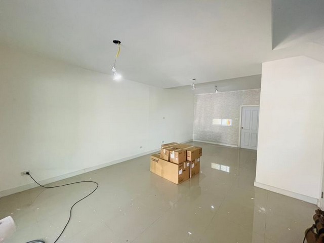 ทาวน์โฮมมือสองบางละมุง ราคาถูกสุดคุ้ม รีโนเวทใหม่ หมู่บ้าน เดอะมิกซ์ชาเล่ต์ FP-H0876