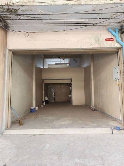 BH3644 ให้เช่าอาคาร 4 คูหา ใกล้ตลาดวัดโพธิ์แจ้ ถนนบางบอน – สมุทรสาคร พร้อมเข้าใช้งานได้ทันที เหมาะสำหรับทำ โรงงานขนาดเล็ก / โกดังเก็บของ