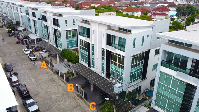 ขายหรือเช่า โฮมออฟฟิศ4ชั้น Biz Galleria นวลจันทร์ จำนวน 3 ตึก ต่อเติมครัวและสระว่ายน้ำหรู ทำเลโซนเลียบด่วน