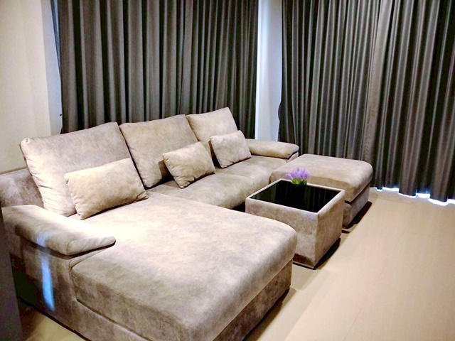 เซนโทร ประชาอุทิศ 90 แม็กซ์แวลู ประชาอุทิศ 1.7 กม. ให้เช่าคฤหาสน์ บ้านเดี่ยว 2 ชั้น 4นอน 50 ตร.วา. 200 ตร.ม.