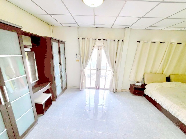 ใหญ่มาก! MRTบางรักน้อยท่าอิฐ 700 ม. ตลาดนัดมณียา ท่าอิฐ 200ม. บิ๊กซี ท่าอิฐ 200ม. ให้เช่าทาวน์โฮม 2 ชั้น  2-3นอน 2 น้ำ