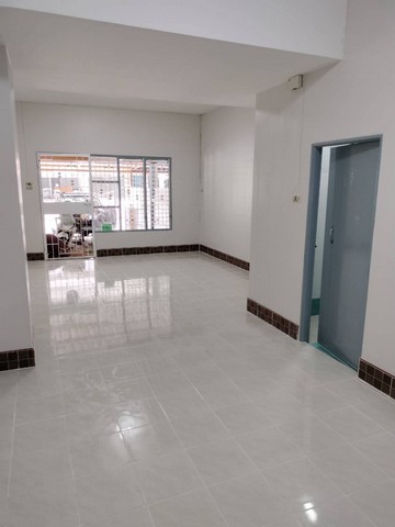 #หมู่บ้านแฟมิลี่ซิตี้นาป่า  ทาวน์เฮ้าส์2ชั้น บนเนื้อที่  18  ตรว. 2ห้องนอน2ห้องน้ำ