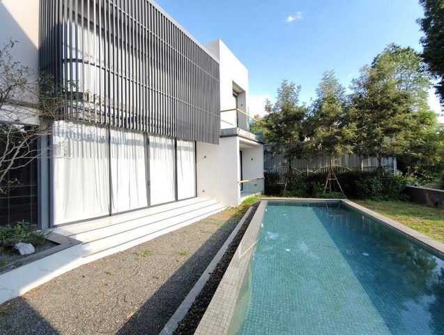 พูลวิลล่าสร้างใหม่ 2 ชั้น สไตล์โมเดิร์น ตกแต่งสวย ดอยสะเก็ด 