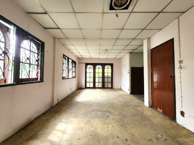 ขายที่ดินพร้อมบ้านเก่า 112 ตรว. บางนา กม.2 เข้าซอยเพียง 500 เมตร ใกล้ทางด่วน ใกล้ไบเทคบางนา เหมาะสร้างบ้าน