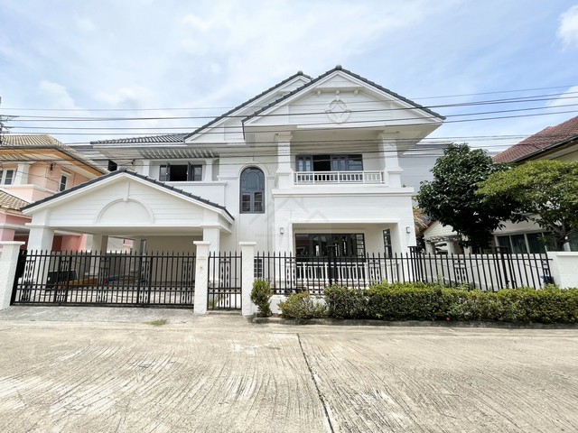 ให้เช่าบ้านเดี่ยว 2 ชั้น 65 ตรว รีโนเวทใหม่ บ้านกรองทอง พัฒนาการ 32 ใกล้ทองหล่อ 5 กม. เหมาะอยู่อาศัยหรือโฮมออฟฟิศ **เลี้ยงสัตว์ได้