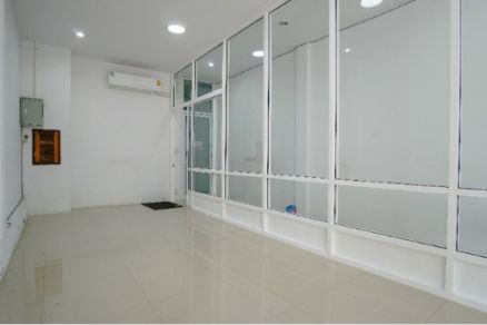 ขายด่วน! อาคารพาณิชย์ 3 ชั้น กลางเมืองสมุย ต.บ่อผุด สมุย สุราษฎร์ธานี ขายตึก ขายอาคาร 3ชั้น ทำเลติดถนน