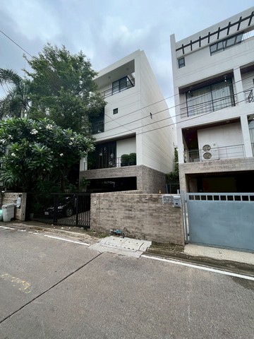 ให้เช่าโฮมออฟฟิศ4ชั้นย่านอารีย์พญาไทราชครู 650ตร.ม.4นอนพร้อมสระว่ายน้ำส่วนตัว เฟอร์บางส่วน