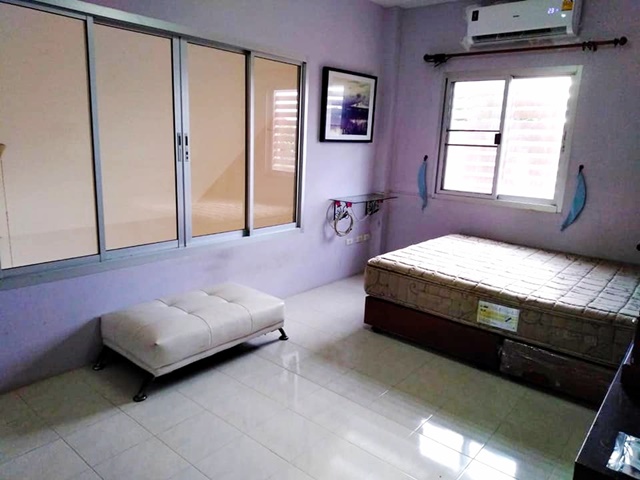 ใหญ่มาก เฟอร์ครบลำโพ ดูโฮม บางบัวทอง ให้เช่าบ้านเดี่ยว 2 ชั้น 55ตรว. 160ตรม. 3นอน 2น้ำ 1จอดรถ 2แอร์ หน้าถนนกว้าง