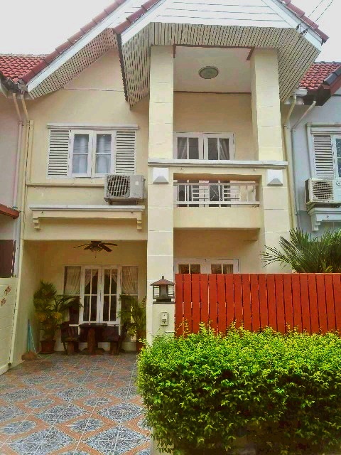 ตลาดนัดมณียา ท่าอิฐ 200ม.ใหญ่มาก! MRTบางรักน้อยท่าอิฐ 700 ม. บิ๊กซี ท่าอิฐ 200ม. ให้เช่าทาวน์โฮม 2 ชั้น  2-3นอน 2 น้ำ