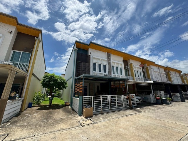 ขายทาวน์โฮม 2 ชั้น หลังริม​ 4 ห้องนอน โครงการ Golden Town วัชรพล - สุขาภิบาล 5 ใกล้ทางด่วนสุขาภิบาล 5