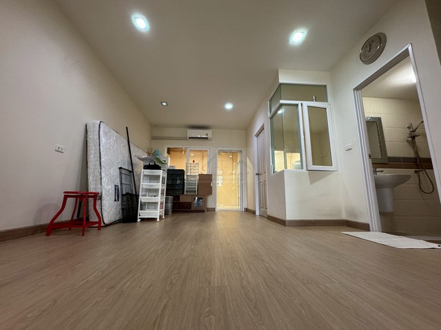 ขายทาวน์โฮม 2 ชั้น หลังริม​ 4 ห้องนอน โครงการ Golden Town วัชรพล - สุขาภิบาล 5 ใกล้ทางด่วนสุขาภิบาล 5