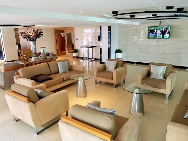 ขาย  Maysa Condo  Huahin เดินทางเข้าสู่ตัวเมืองได้ง่าย สะดวกทั้งรถส่วนตัวและรถสาธารณะ ใกล้ถนนเพชรเกษมเพียง 50 เมตร  ทำเลทองใกล้สนามบิน