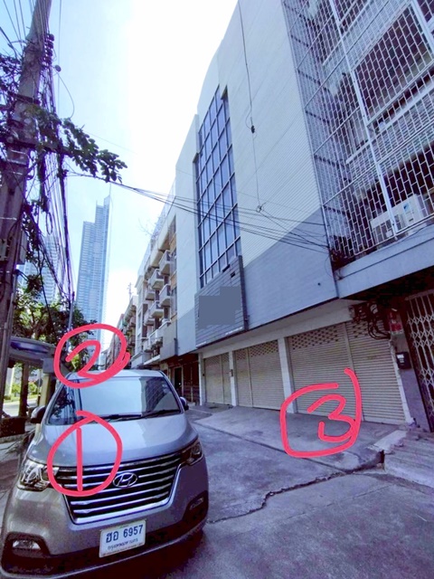 มีลิฟต์  1,080 ตร.ม.ไอคอนสยาม 599ม. BTSเจริญนคร BTS กรุงธนบุรี  700 ม. อาคารพาณิชย์ 3 คูหา 6 ชั้น ทำธุรกิจโรงแรม 24นอน โชว์รูม 