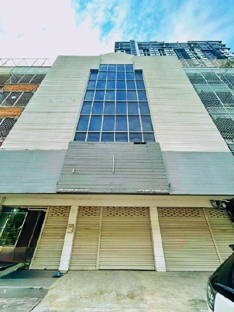 ไอคอนสยาม1,086 ตร.ม. BTSเจริญนคร 599ม. BTS กรุงธนบุรี  700 ม. มีลิฟต์ อาคารพาณิชย์ 3 คูหา 6ชั้น ทำธุรกิจโรงแรม 24นอน โชว์รูม 