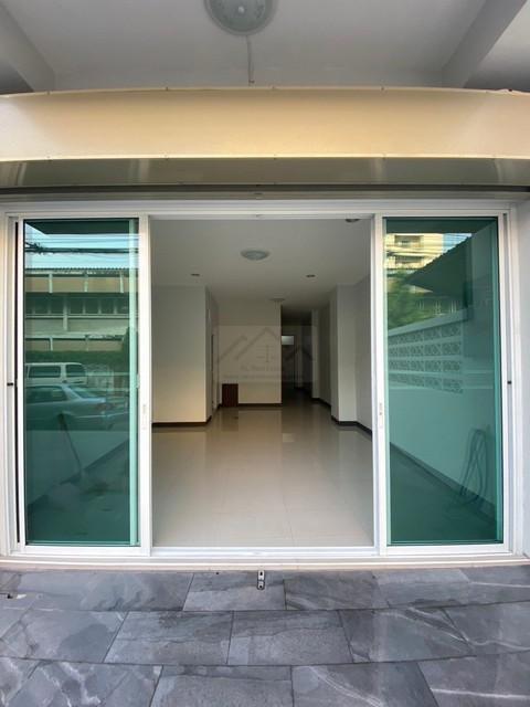 ให้เช่าทาวน์โฮม 3 ชั้น 18 ตรว. ย่านรัชดา ซ.ประชาราษฎร์บำเพ็ญ 9 ใกล้ MRT ห้วยขวาง