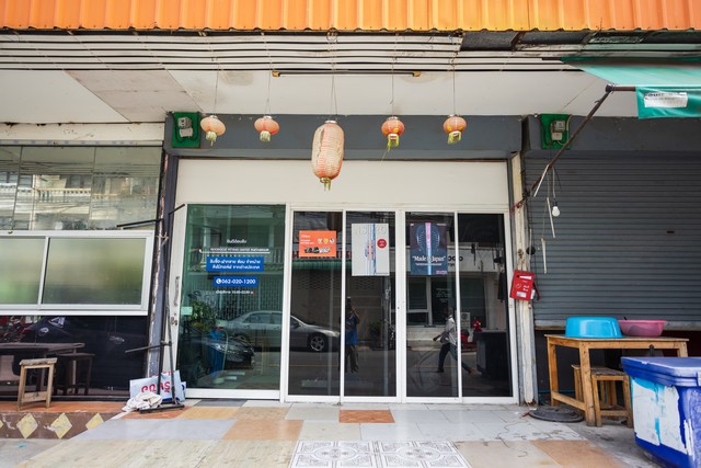 ให้เช่าพื้นที่เพื่อขายของ ณ ถนน ประเสิรญมณูกิจ 6000 บาท/เดือน