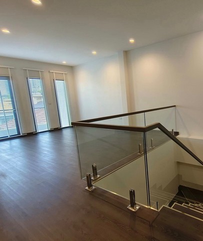 ขายบ้านเดี่ยว 3 ชั้น สุขุมวิท 65 ขนาด 50 ตร.วา สไตล์โมเดิร์น ใจกลางสุขุมวิท ติด BTS เอกมัย ทำเล Prime CBD