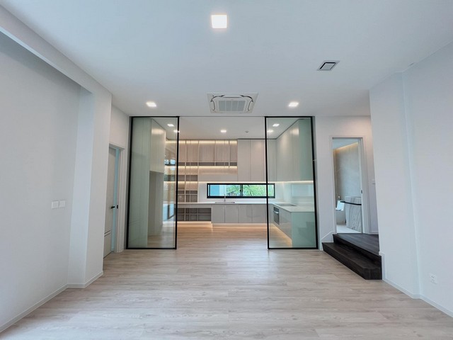 ให้เช่าบ้านเดี่ยว 3ชั้น โครงการ VIVE กรุงเทพกรีฑา ขนาด 81.6 ตรว 421 ตรม พร้อมลิฟท์ส่วนตัว (บ้านเปล่าพร้อมยกเฟอนิเจอร์เข้าอยู่ได้เลย )