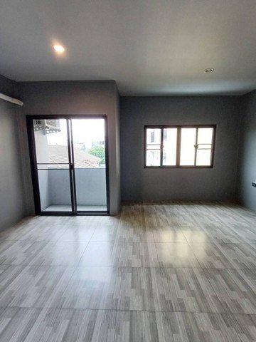 P893 ขายทาวน์โฮม บ้าน สไตล์ลอฟท์ ลาดพร้าว บางกะปิ รามคำแหง ซอยลาดพร้าว124  ใกล้ MRT มหาดไทย ท่าเรือมหาดไทย เหมาะโฮมออฟฟิศ