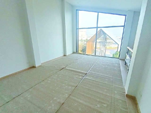 เอแบค บางนา 3กม.ให้เช่าโกดัง 2 ชั้น นิคมอุตสาหกรรมเวลโกรว์ 3.5กม.ติดถนนใหญ่ บางนา-ตราด 500 ตร.ม.พื้นที่สีม่วง  โรงงาน กรุงเทพ-ชลบุรี