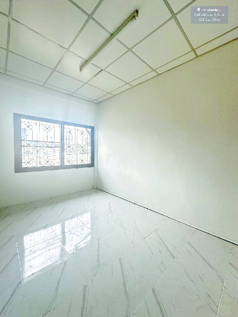 ฺBTS สุรศักดิ์ 1.8กม. รร.นานาชาติเรนทรี 2.8 กม.อาคารพาณิชย์ 3.5 ชั้นมีดาดฟ้า 4 นอน ซ.จันทร์ 41-45 2 น้ำ 19ตร.วา.