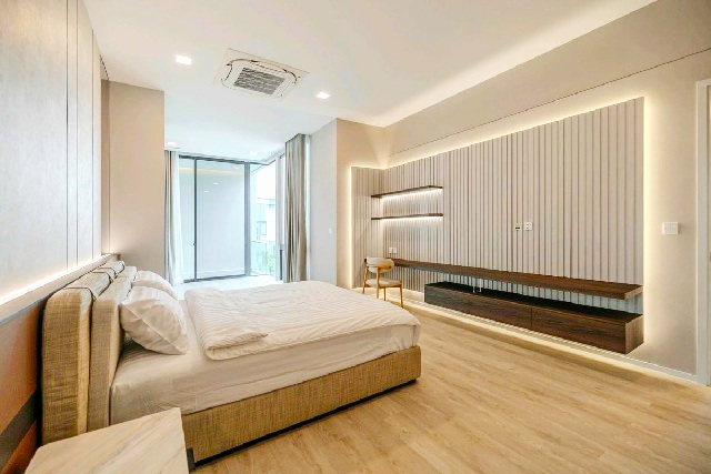 ให้เช่าบ้านเดี่ยวหรูหรา 3 ชั้นหลังมุม  นานาชาติ Wellington 900 ม. VIVE กรุงเทพกรีฑา MRT ศรีกรีฑา 2.8 กม. 4 นอน 5 น้ำ