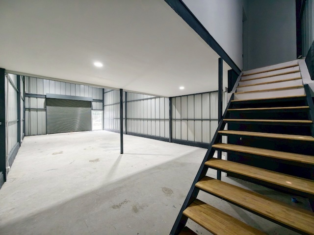 BST892 ให้เช่าโกดัง+ออฟฟิศ สุขุมวิท 93 (ซอยพึ่งมี 1) ติด 7-11 ใกล้ BTS บางจาก เพียง 800 เมตร ว่างพร้อมให้เช่า 5 ห้อง