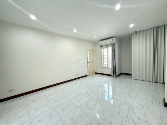 ขายทาว์นโฮม 3 ชั้น THE EXCLUSIVE วงแหวน-รามอินทรา ติดถนนใหญ่ ใกล้แฟชั่นไอซ์แลนด์  รีโนเวทใหม่พร้อมอยู่