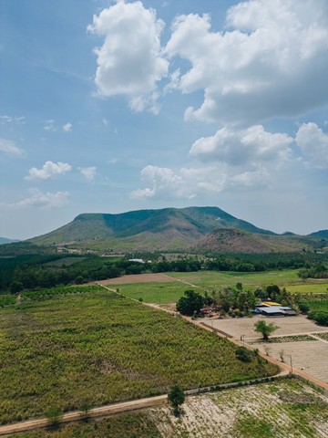 ที่ดิน ที่ดิน หนองหญ้าปล้อง จ.เพชรบุรี  area 69 RAI 0 Ngan 79 ตารางวา 33000000 BAHT. ไม่ไกลจาก โรงเรียนหนองหญ้าปล้องวิทยา ราคา - ดี ที่ดินถมแล้ว+สิ่งปลูกสร้าง และสิ่งอำนวยความสะดวกครบครัน เหมาะสำหรับลงทุนสร้างรีสอร์ตในสไตล์ Camping ฯลฯ.