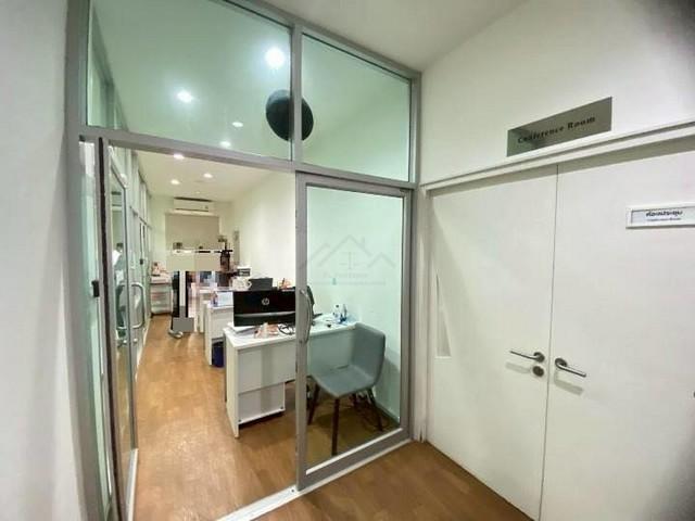 ให้เช่าอาคาร 2.5 ชั้น 1,050 ตรม. ถนนศรีอยุธยา พร้อมที่จอดรถ 10 คัน ใกล้ BTS พญาไท