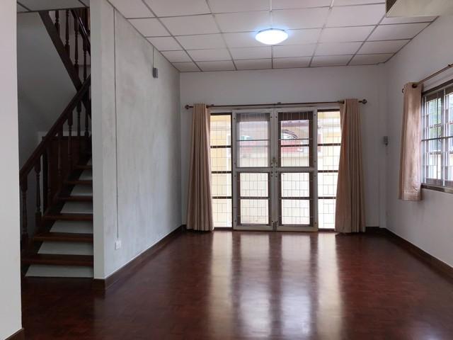 ให้เช่าบ้านเดี่ยว 2 ชั้น 60 ตรว. ซอยลาดพร้าว 42 ใกล้ถนนใหญ่ ใกล้ MRT ลาดพร้าว