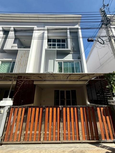 ขายทาว์นโฮม 3 ชั้น 170 ตรม. THE EXCLUSIVE วงแหวน-รามอินทรา รีโนเวทใหม่ ใกล้แฟชั่นไอซ์แลนด์