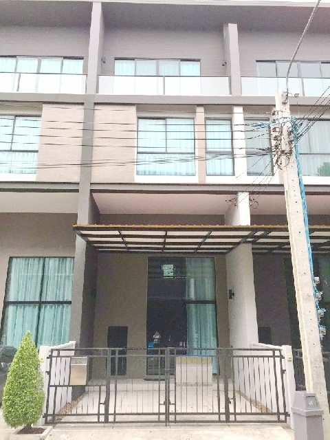 MRT ราชภัฏพระนคร 1กม.บ้านกลางเมือง ให้เช่าทาวน์โฮมหรู 3.5 ชั้น  21 ตร.วา.270 ตร.ม.จัดเต็มเฟอร์ 3 นอน 3 น้ำ  วิภาวดี 60-66