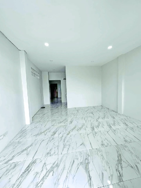 ทาวน์โฮม 2 ชั้น นิคมอุตสาหกรรมบางกะดี 2.6 กม. ม.ปทุมธานี 800 ม.2 นอน  22 ตร.วา.172 ตร.ม.เงียบสงบ น่าอยู่ เหมาะสำหรับอยู่อาศัย 2 น้ำ